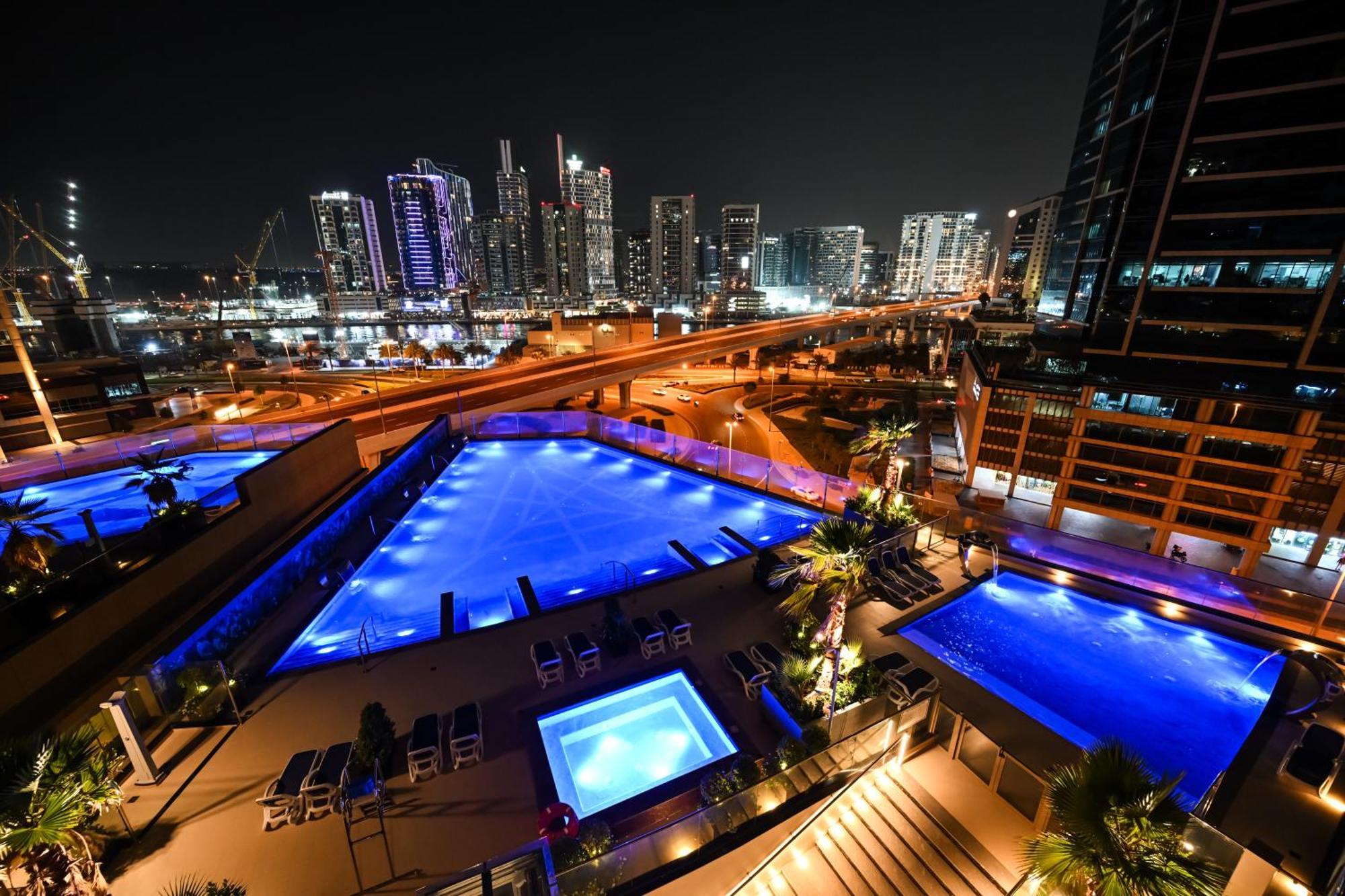 Spacious 1 Bhk With Views Apartment Dubai